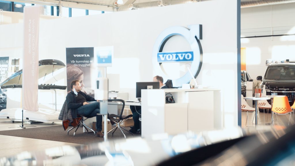 Landskap hos en Volvo-forhandler