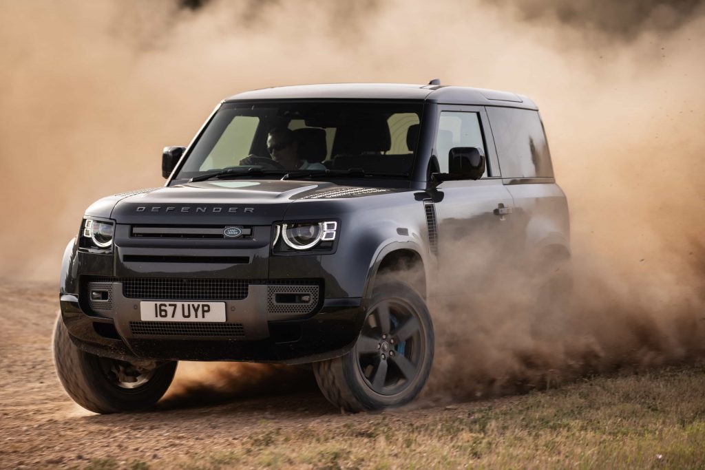 Land Rover Defender i sanden